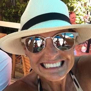 Meet your Posher, Vivian